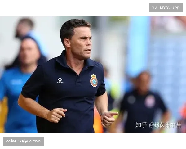 西班牙教练影响增强 整体协作与位置流动性主导 西班牙教练影响增强 整体协作与位置流动性主导